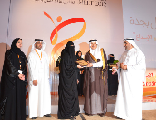 تكريم الدكتور عبدالعزيز الخضيري للمشايع الفائزة في مسابقة ريادة الأعمال